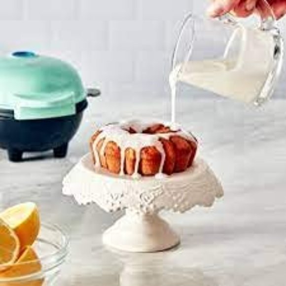 Dash Mini Bundt Cake Maker - Aqua DBCM100GBAQ04 - Picture 2 of 7